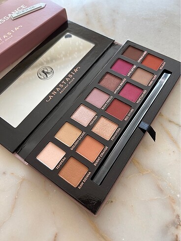 Anastasia Beverly Hills Modern Renaissance Far Paleti