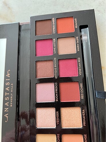  Beden Anastasia Beverly Hills Modern Renaissance Far Paleti