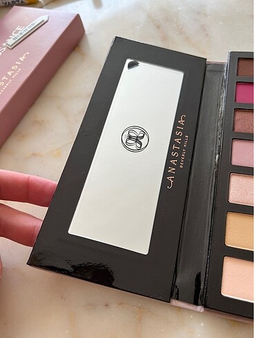  Beden Renk Anastasia Beverly Hills Modern Renaissance Far Paleti