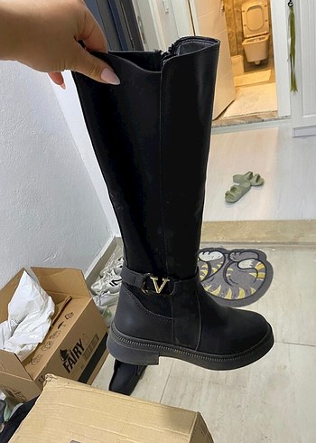 Tokalı Siyah Dizüstü Stiletto Çizme