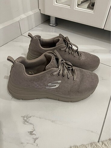 Skechers spor ayakkabı