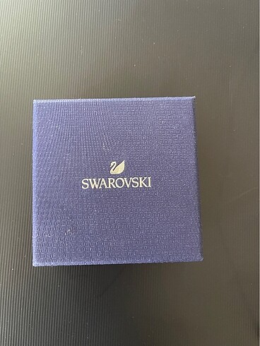 Beden Swarovski küpe