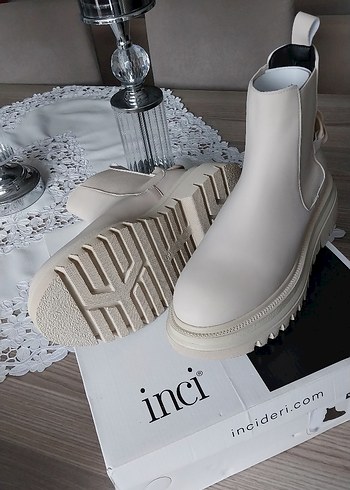 Beyaz İnci Kadın Bot - Görsel 7