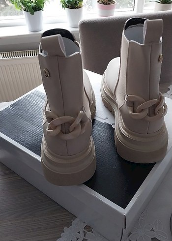 Beyaz İnci Kadın Bot - Görsel 5