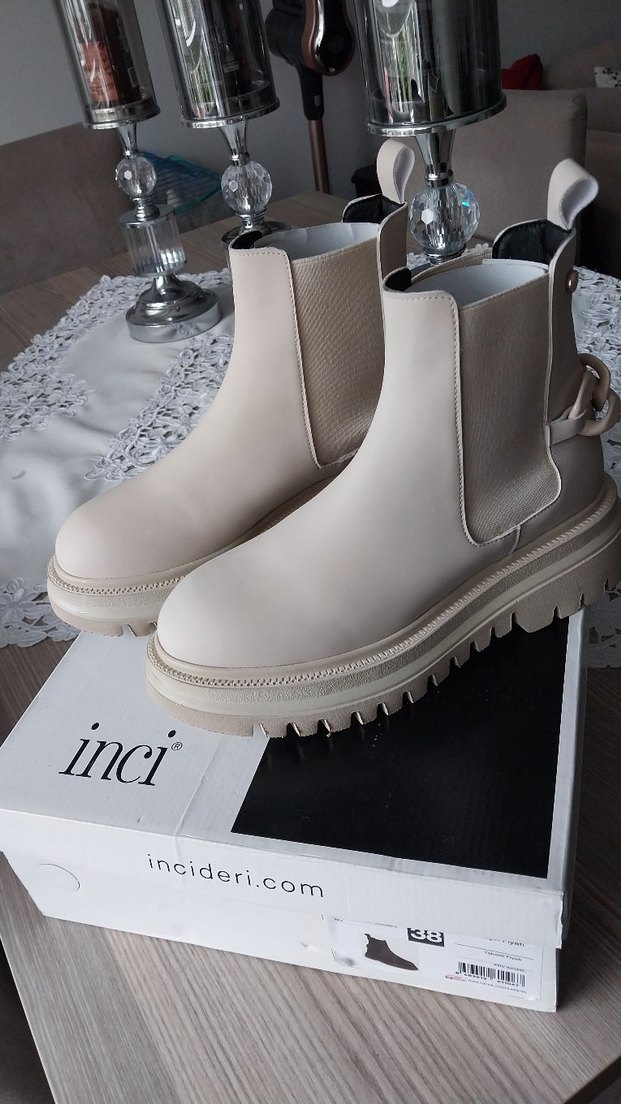 Beyaz İnci Kadın Bot - Görsel 2