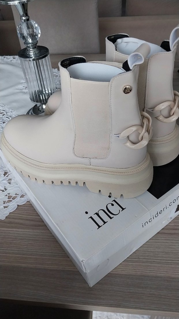 Beyaz İnci Kadın Bot - Görsel 4