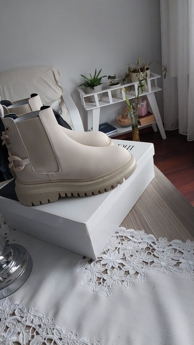 Beyaz İnci Kadın Bot - Görsel 3