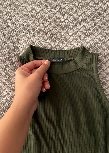 Yüksek Yakalı Kolsuz Haki Atlet - Görsel 2