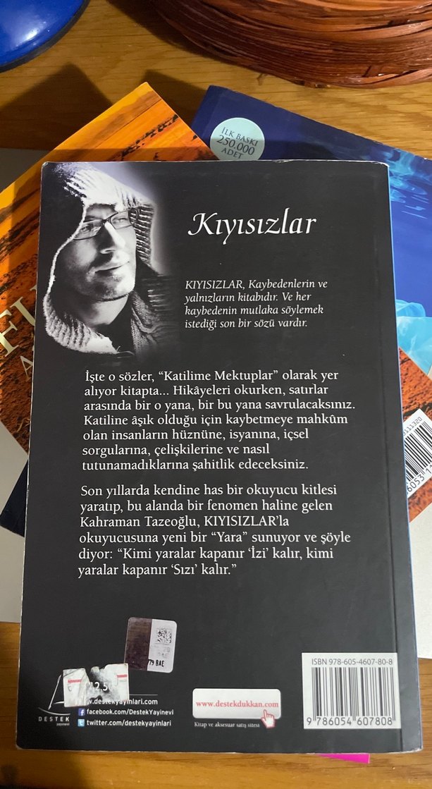 Kahraman Tazeoğlu - Kıyısızlar Roman - Görsel 2