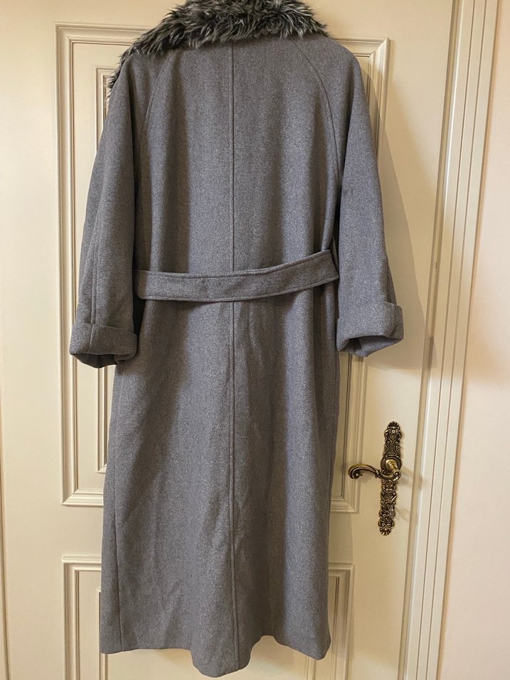 Kürk Yaka Gri Uzun Kaban - Görsel 4