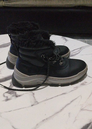 Siyah Kürklü Kadın Bot - Görsel 5