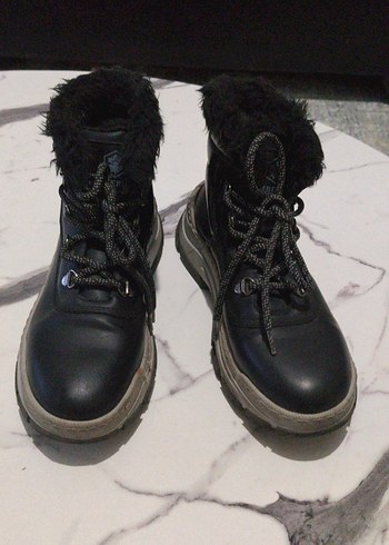 Siyah Kürklü Kadın Bot - Görsel 2