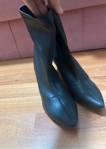 Siyah İnce Topuklu Kadın Çizme - Görsel 2