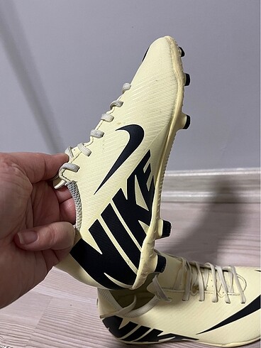 32 Beden ten rengi Renk Nike erkek çocuk krampon