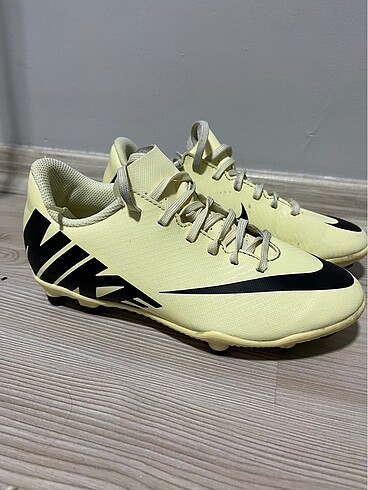 32 Beden Nike erkek çocuk krampon