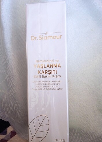 Nemlendirici ve yaşlanma karişıtı krem