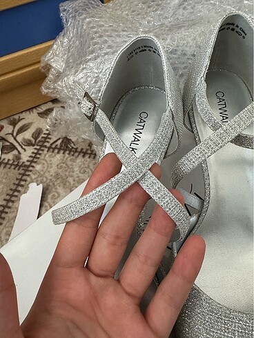 40 Beden beyaz Renk Topuklu gümüş simli ayakkabı