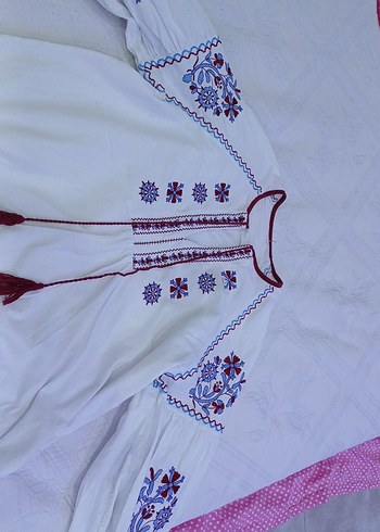 Zara Beyaz Nakışlı Püsküllü Bohem Bluz