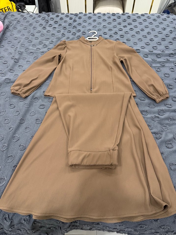 Uzun Kollu Piliseli Takım - Görsel 2