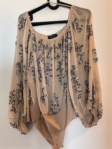 m Beden ten rengi Renk Zara Pullu Body