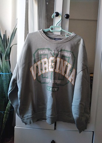 sweatshirt