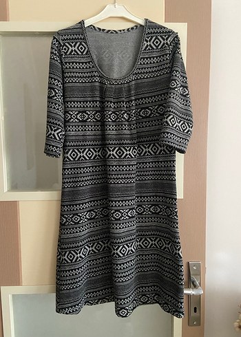 Bordo Zincir Detaylı V Yaka Midi Elbise - Görsel 7