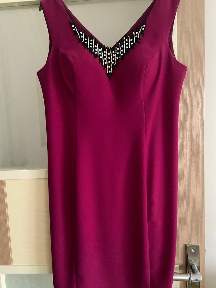 Bordo Zincir Detaylı V Yaka Midi Elbise - Görsel 3