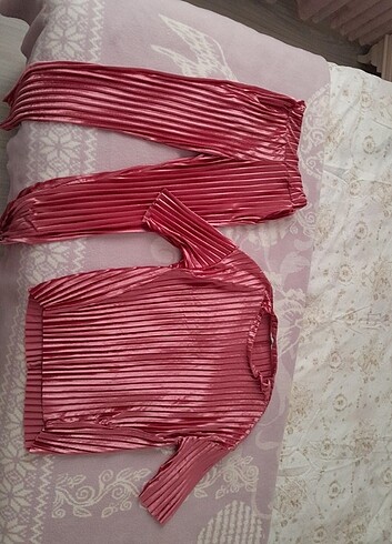 Pembe pijama takımı