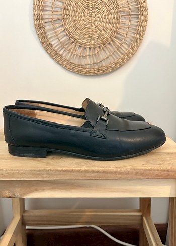 39 Beden Siyah Deri Tokalı Kadın Loafer