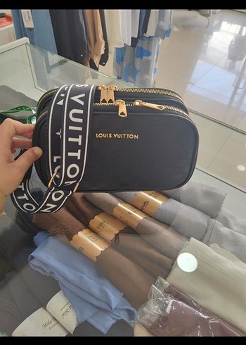 Louis Vuitton Siyah Deri Kadın Omuz Çantası