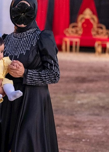 Siyah Uzun Kollu Yüksek Yakalı Kadın Abiye Elbise
