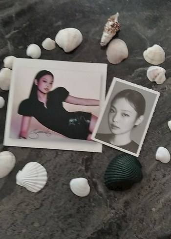 jennie mantra dergisinden bir tane pc bir tane fotocard