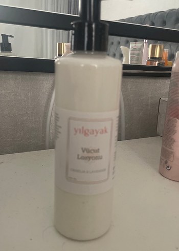 Diğer Yılgayak Vücut Losyonu Camelia & Lavanta