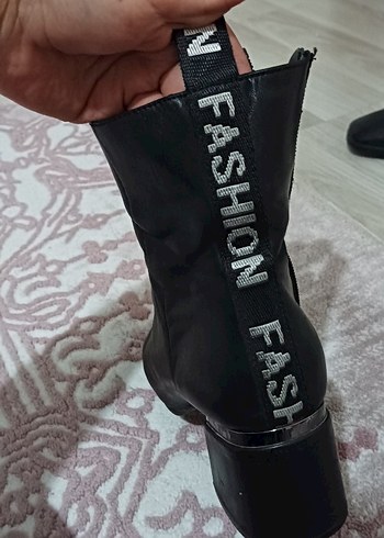 Siyah Deri Kadın Topuklu Bot - Görsel 5