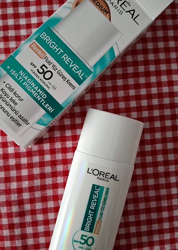 L'Oréal Bright Reveal SPF 50 Renkli Yüz Güneş Kremi - Görsel 4