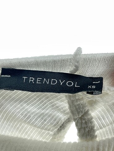 xs Beden beyaz Renk Trendyol & Milla Bluz %70 İndirimli.