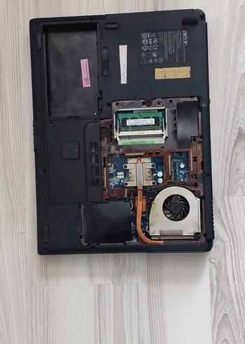 Gri Acer Laptop - Görsel 2