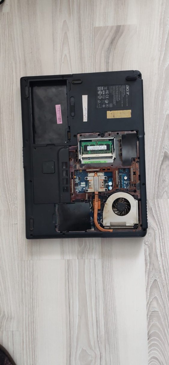 Gri Acer Laptop - Görsel 2