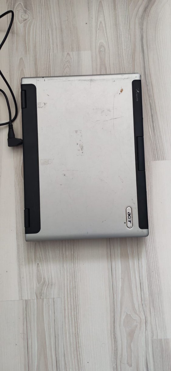 Gri Acer Laptop - Görsel 3