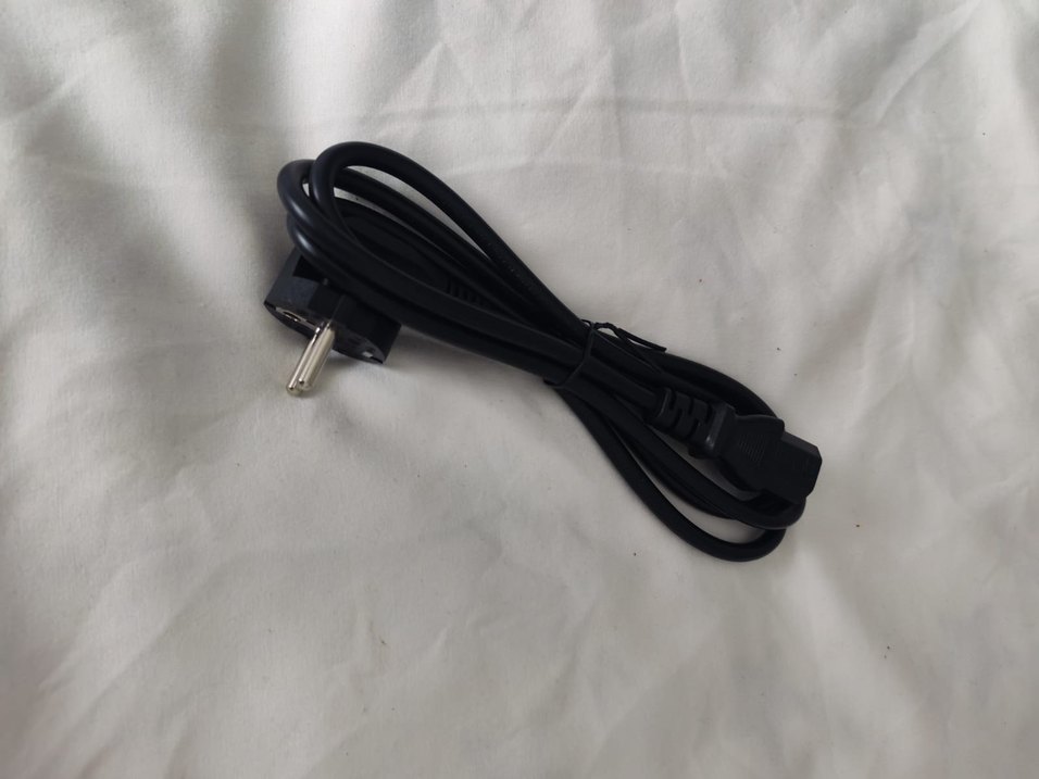 Siyah Güç Kablosu - Görsel 2