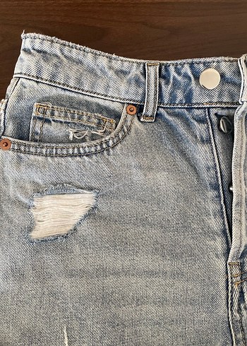 36 Beden H&M Yırtık Detaylı Mini Denim Şort
