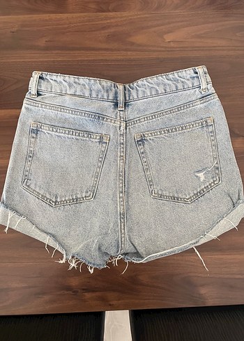 H&M H&M Yırtık Detaylı Mini Denim Şort