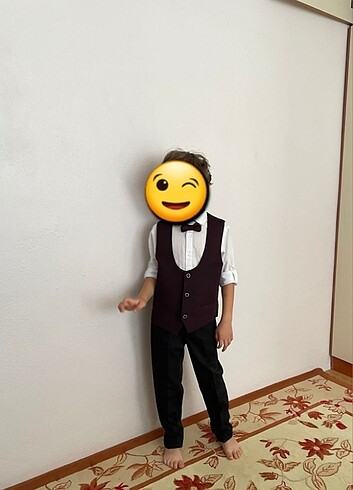 8 uaş erkek çocuk yelekli takım elbise. 