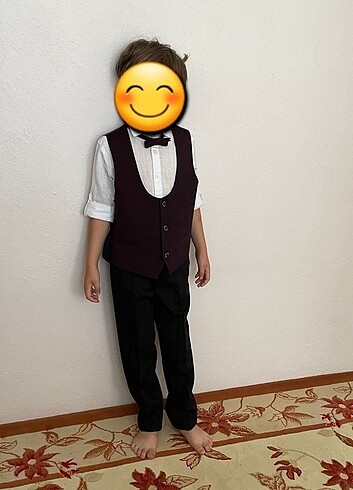 8 Yaş Beden 8 uaş erkek çocuk yelekli takım elbise.