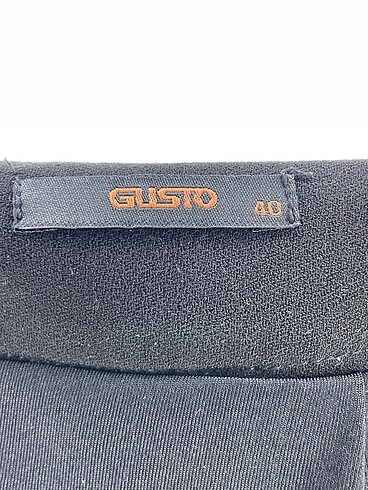 40 Beden siyah Renk Guess Midi Etek %70 İndirimli.