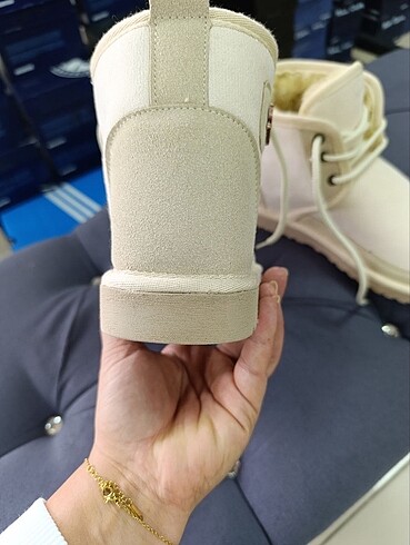 36 Beden Ugg bağcıklı