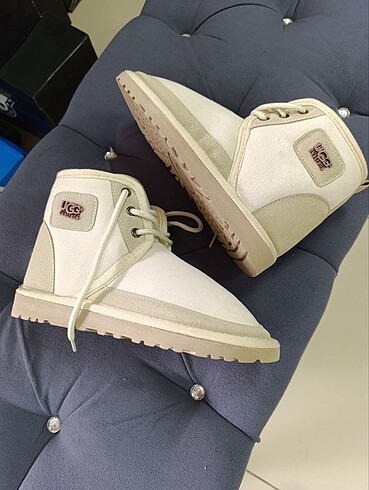 Ugg bağcıklı