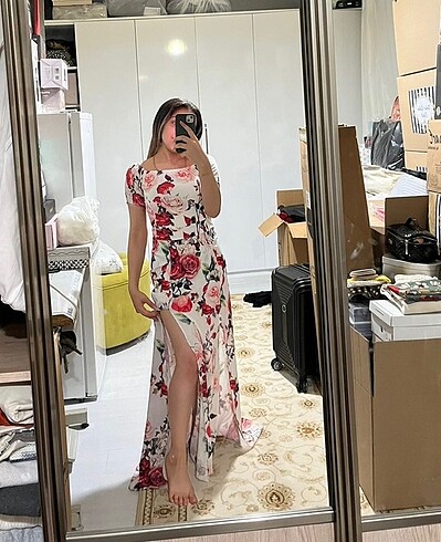 Yazlık elbise iki yandan yırtmaçlı