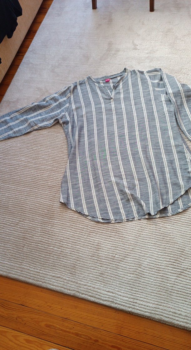 Gri Çizgili V Yakalı Keten Gömlek - Görsel 2