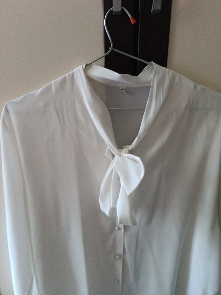 Düğmeli V Yaka Beyaz Hamile Bluzu - Görsel 3